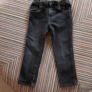 Dark wash wranglers tapered leg.